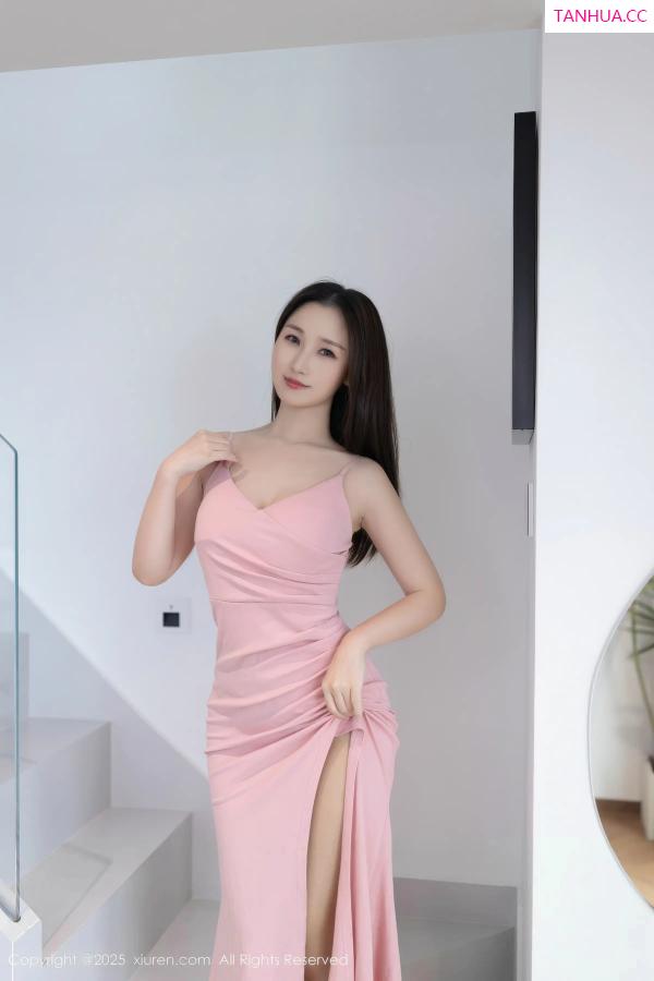   [XiuRen]高清写真图 2025.11.26 No.11034 杏子Yada 闪亮白丝第2张图片